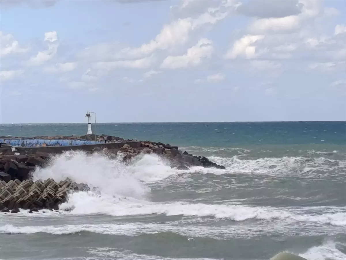 Akçakoca’da Kuvvetli Rüzgar