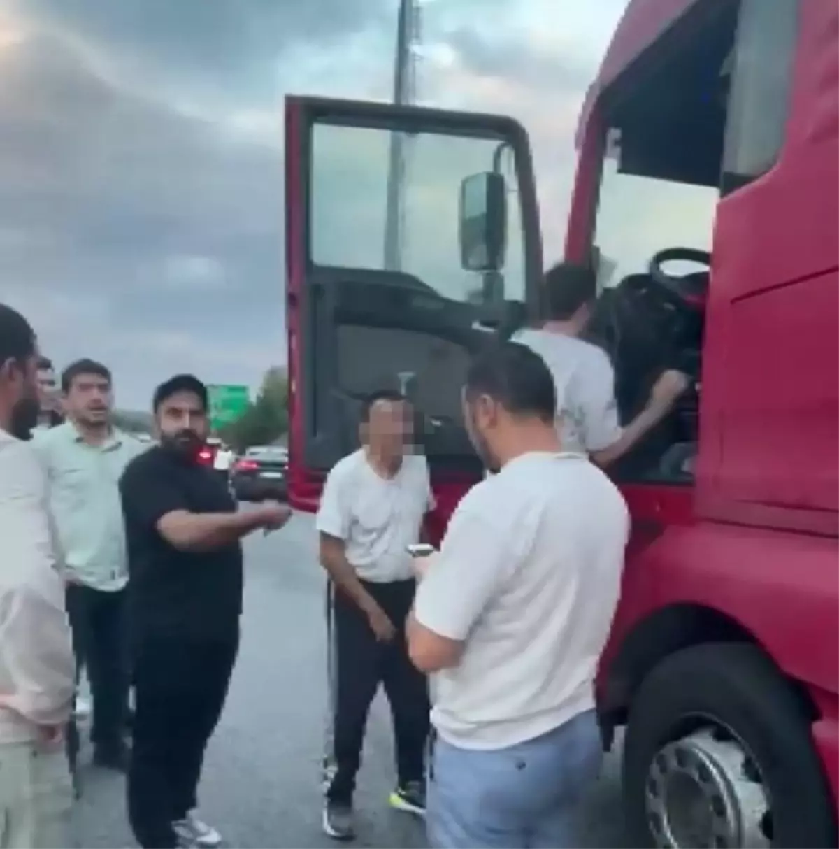 kuzey marmara otoyolunda tehlikeli tir surucusu zXCJhzNy.jpg