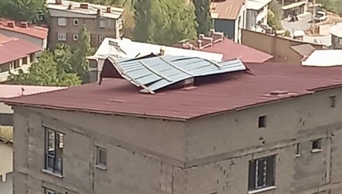 meteoroloji uyarmisti firtina catilari ucurdu Y28pa8GO.jpg