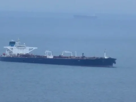 Petrol Tankeri Saldırıda Hasar Gördü