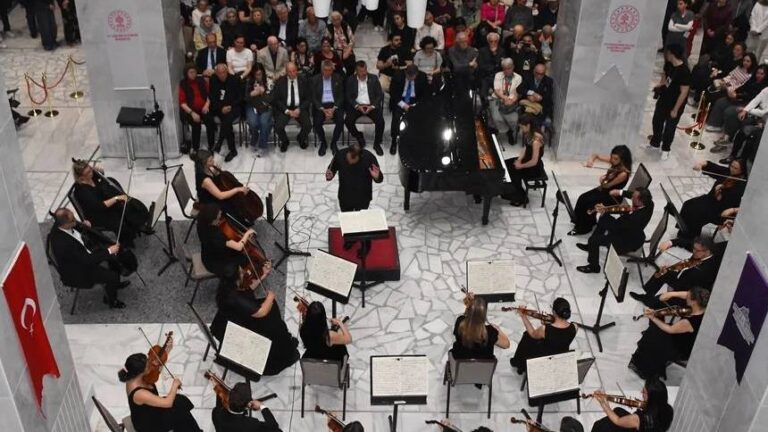afyonkarahisar-klasik-muzik-festivali-baskademin-genel-sanat-yonetmenliginde-basladi-bozkirda-muzik-keyfi-tnShdBlV