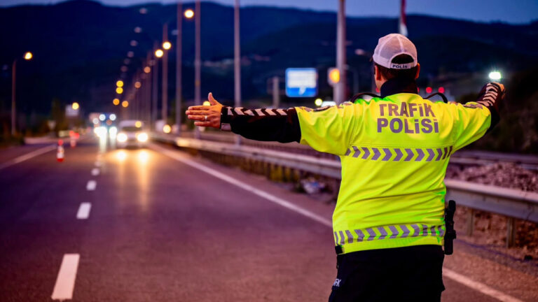 bilecikteki-huzur-uygulamasinda-8-sahis-yakalandi-1-arac-trafikten-men-edildi-MXO2SkWl