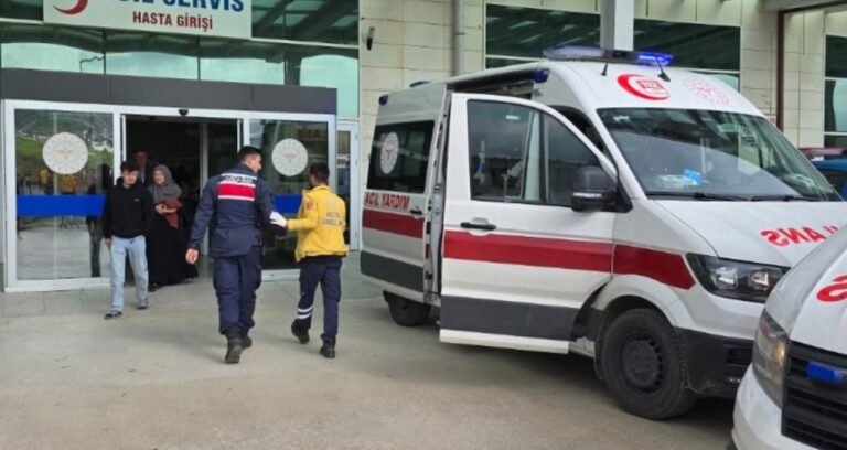 samsunda-korkutan-kaza-ogrenci-servisi-direge-carpti-13-yarali-wu5U5arQ